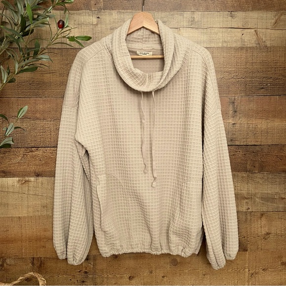Tops - Pullover Waffle Textured, Pretty Neckline, Pockets in Front